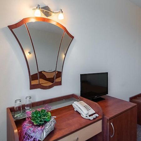 Adamo Hotel Varna Bagian luar foto