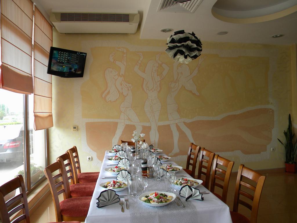 Adamo Hotel Varna Bagian luar foto