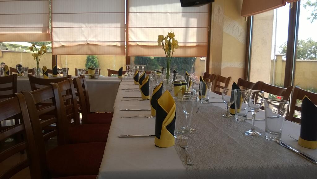 Adamo Hotel Varna Bagian luar foto