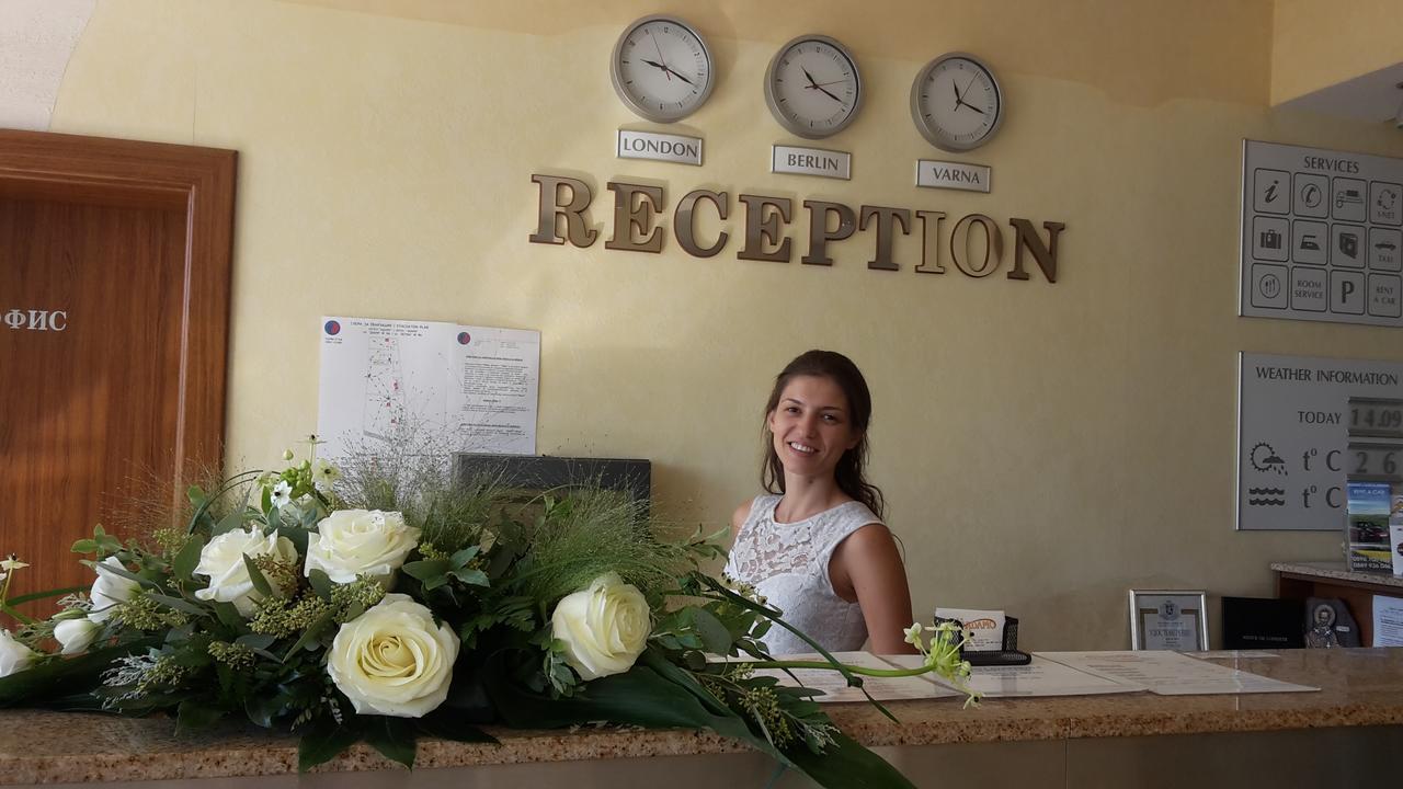 Adamo Hotel Varna Bagian luar foto