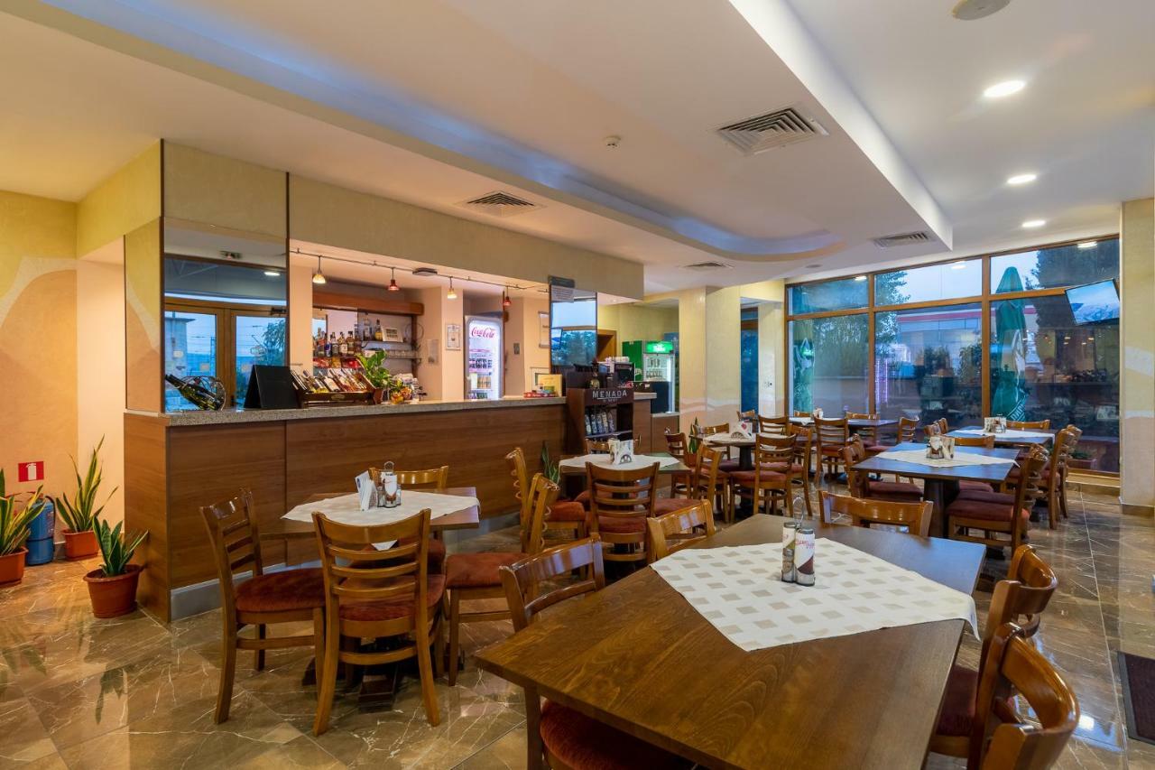 Adamo Hotel Varna Bagian luar foto
