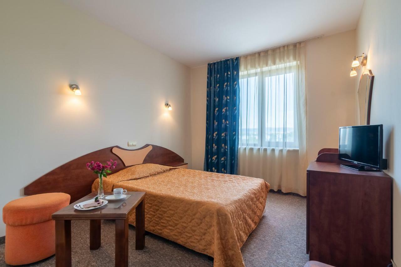 Adamo Hotel Varna Bagian luar foto