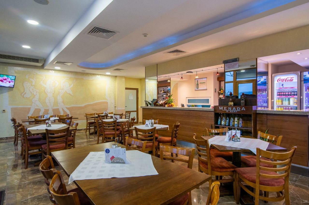 Adamo Hotel Varna Bagian luar foto