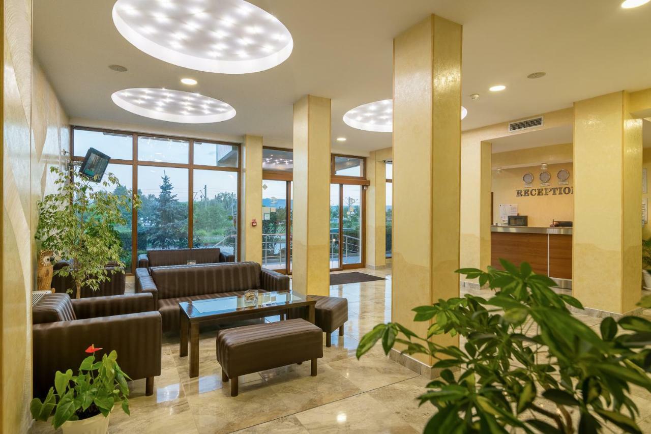 Adamo Hotel Varna Bagian luar foto