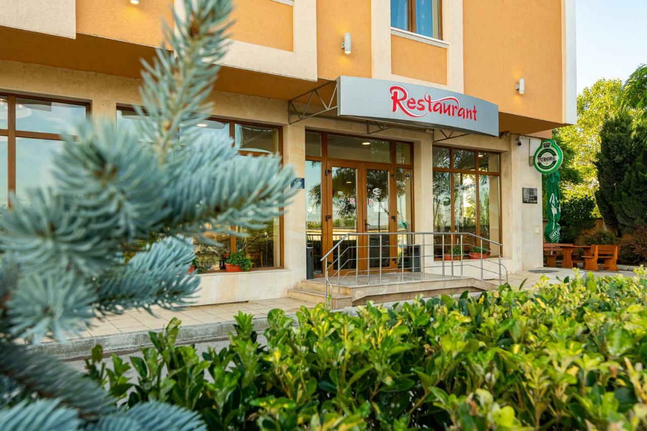 Adamo Hotel Varna Bagian luar foto