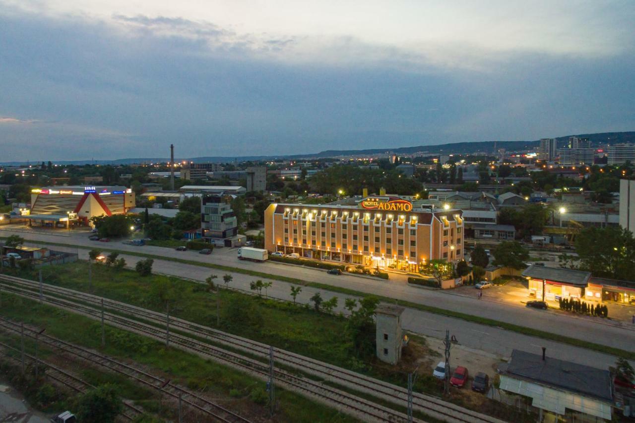 Adamo Hotel Varna Bagian luar foto