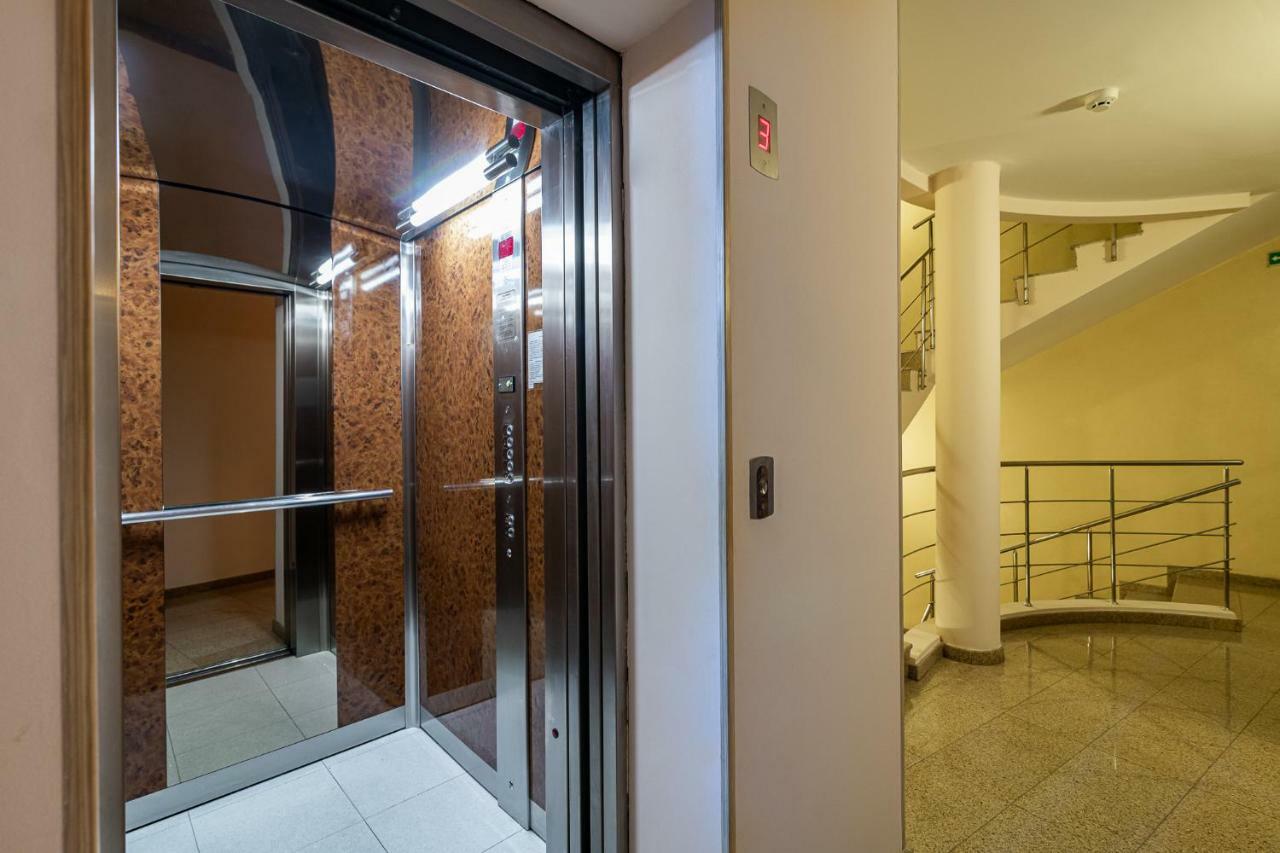 Adamo Hotel Varna Bagian luar foto