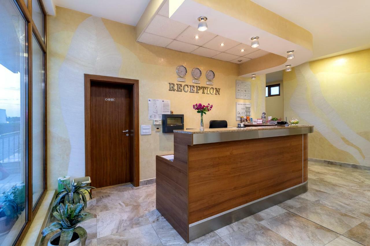 Adamo Hotel Varna Bagian luar foto
