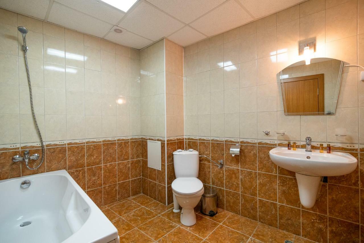 Adamo Hotel Varna Bagian luar foto