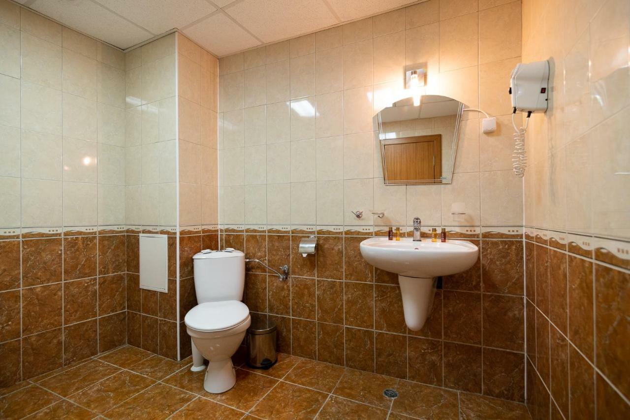 Adamo Hotel Varna Bagian luar foto
