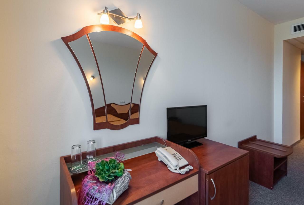 Adamo Hotel Varna Bagian luar foto